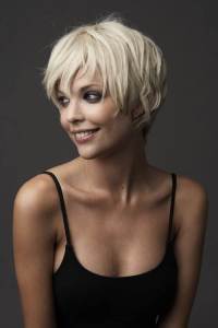 Short Hairstyles for Women with Round Face